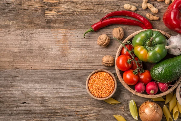 Variété de légumes, espace pour le texte à gauche, vue de dessus — Photo