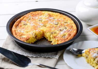 Dilim peynir güveç bal ile servis