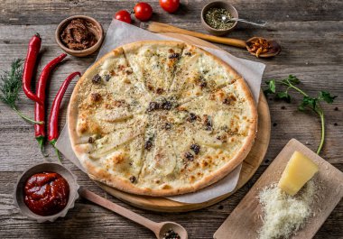 Fındıklı ve armutlu leziz pizza.