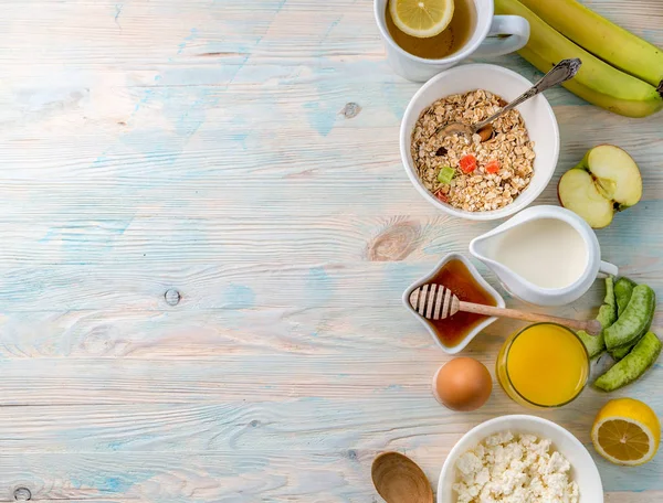 Frukost med vitaminer, copyspace vänster sida — Stockfoto
