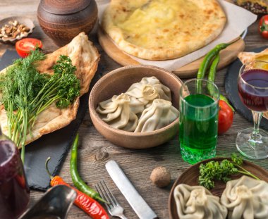 Tatar Hıngel, khachapuri, masada TOPVIEW