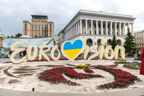 2017 Eurowizji. Oficjalne logo 2017 Konkurs Piosenki Eurowizji znajdujące się na plac Niepodległości — Zdjęcie stockowe