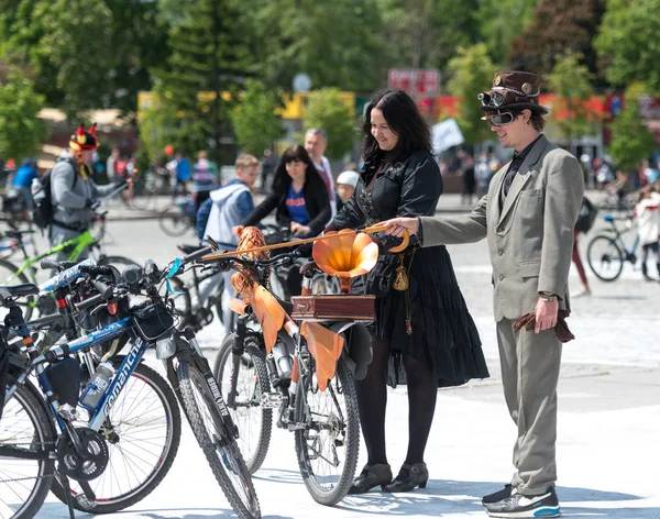 Passeio de bicicleta anual do festival da cidade pelas ruas de Kharkov, Ucrânia — Fotografia de Stock