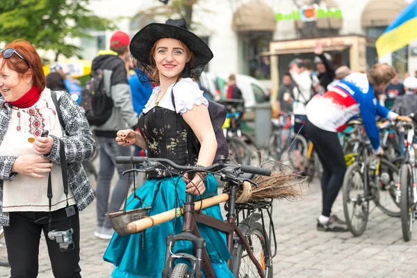 Passeio de bicicleta anual do festival da cidade pelas ruas de Kharkov, Ucrânia — Fotografia de Stock