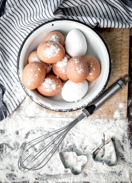 Αυγά, μαγείρεμα μορφές, η διαδικασία του ψησίματος, topview — Φωτογραφία Αρχείου