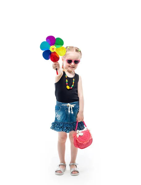Flicka i linne och kjol med en leksak — Stockfoto