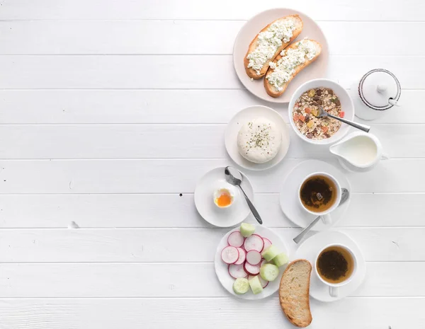 Hälsosam frukost med toast, ost, text utrymme, topview — Stockfoto