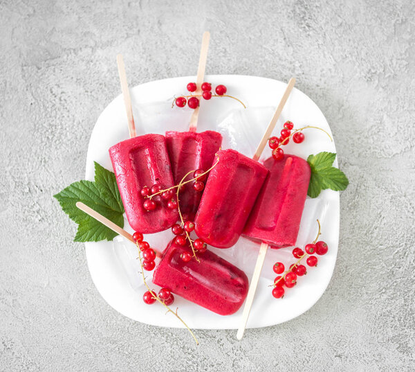 homemade ice-cream popsicles with red currant, topview