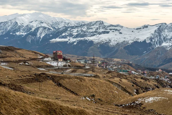 Constructuin egy ház Kazbegi, Grúzia — Stock Fotó