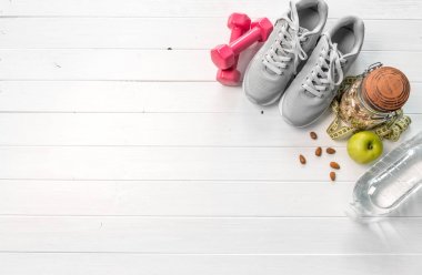 gri koşu ayakkabıları, yan metin için yer