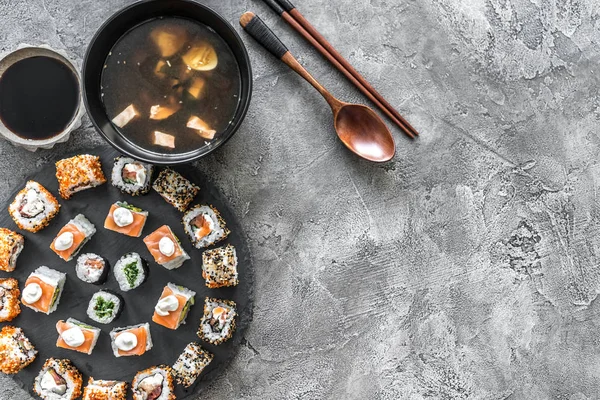 Zestaw Sushi i zupa miso — Zdjęcie stockowe