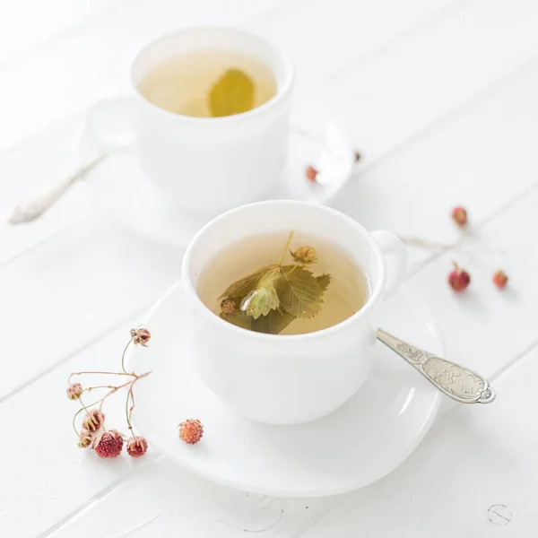 Dos tazas de té de fresa — Foto de Stock