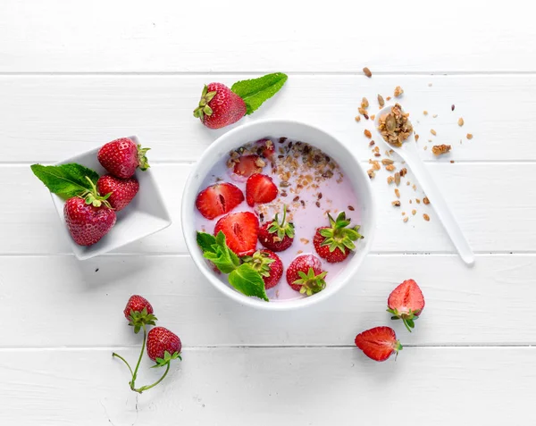 Fitness livsmedel med granola och nötter, topview — Stockfoto