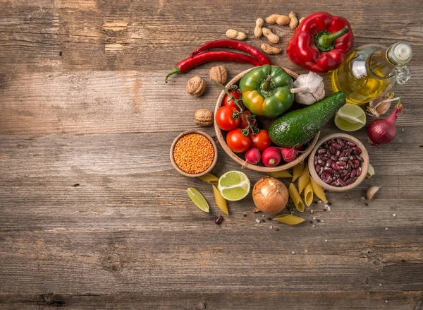 Varietà di verdure, spazio per il testo a sinistra, vista dall'alto — Foto Stock