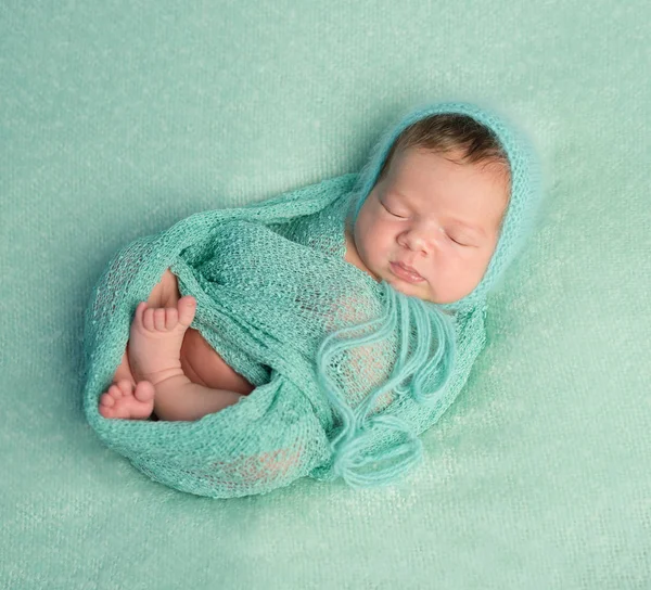 Funny sleeping newborn on blue blanket and in diaper — Stock Photo, Image