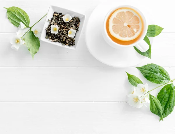 Жасмин зелений чай на пару, квіти, текстовий простір, вид зверху — стокове фото
