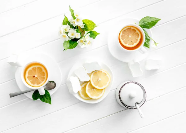 Groene jasmijn thee ceremonie met marshmallow, topview — Stockfoto