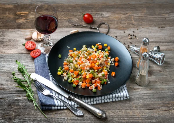 Yummy pilaf with vine and tomatoes on side — Stock Photo, Image