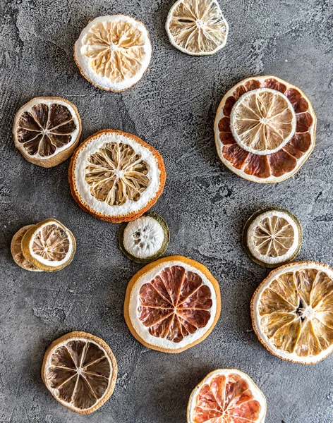 Bitar av torkade apelsiner — Stockfoto