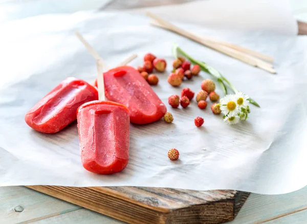 Ev yapımı dondurma çilek, TOPVIEW yapılan