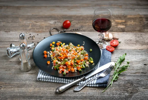 Yummy pilaf with vine and tomatoes on side — Stock Photo, Image