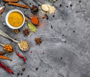 Baharat beyaz ahşap zemin üzerinde