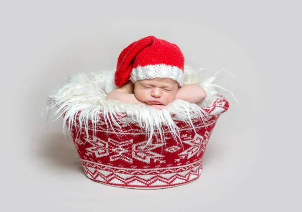 Noel Baba bonnet yeni doğan bebek — Stok fotoğraf