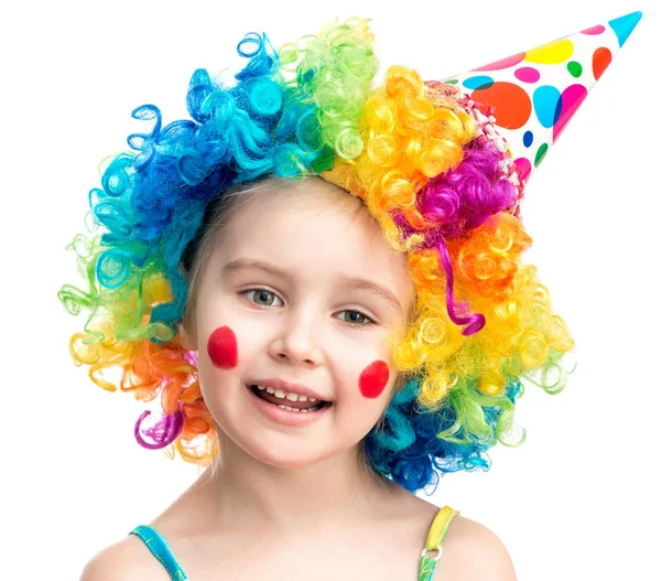 Bambina in parrucca clown isolata su sfondo bianco — Foto Stock