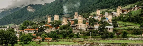 Panoramik Mestia köyüne, Georgia — Stok fotoğraf