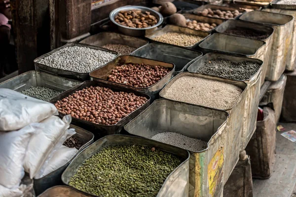 Kasze na sprzedaż na rynku ulicy nepalska — Zdjęcie stockowe