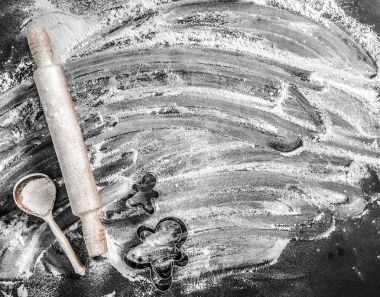 Arka plan pişirme ile un serpilir