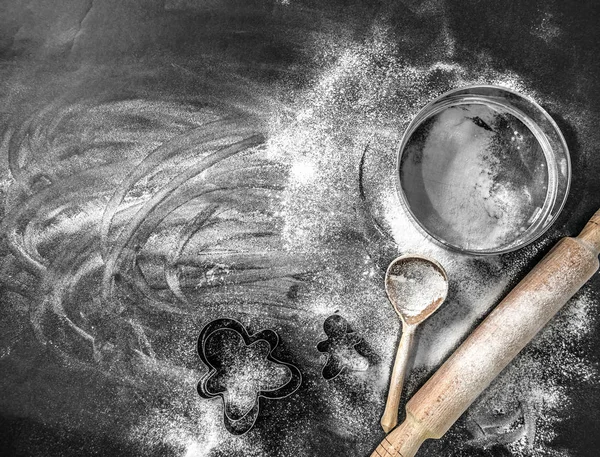 요리 표면에 뿌려 밀가루 — 스톡 사진