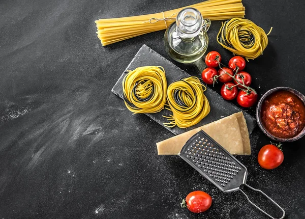 Sammensætning af traditionelle italienske køkken produkter - Stock-foto