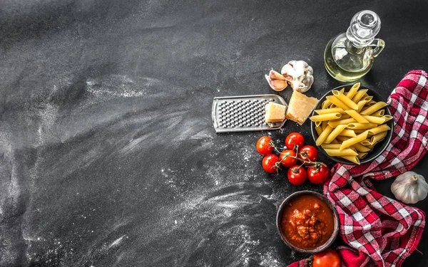 Zusammensetzung der traditionellen italienischen Küche Produkte — Stockfoto