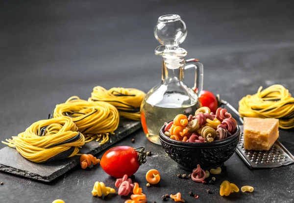 Ingredients for cooking traditional Italian pasta — Stock Photo, Image