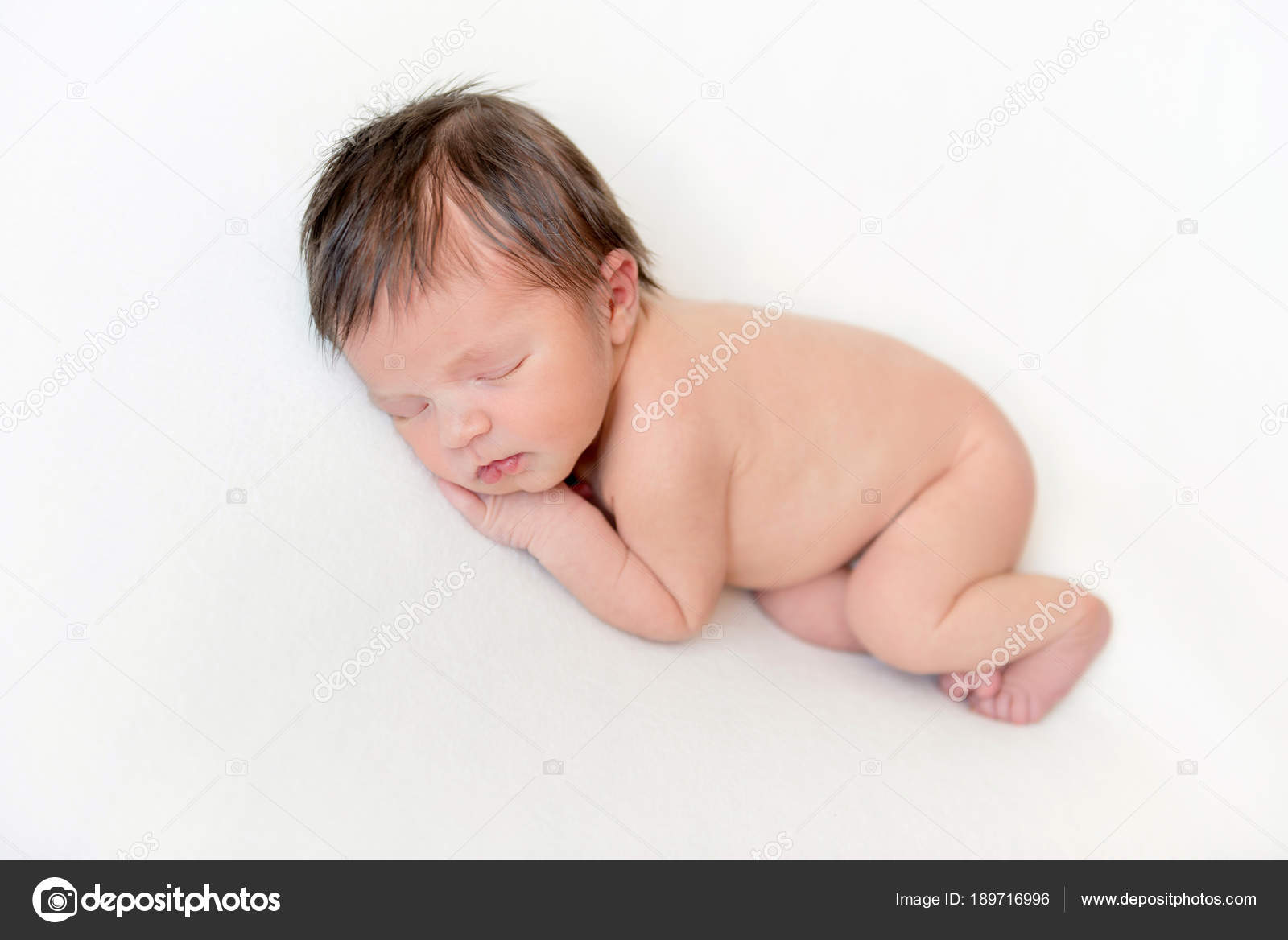 Un sogno bambino neonato che dorme sul letto — foto stock © tan4ikk ... Sognare un bambino neonato