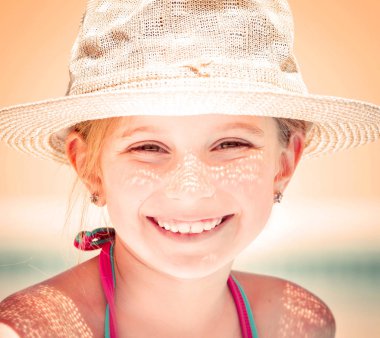 baba bebek kızı ile oynama