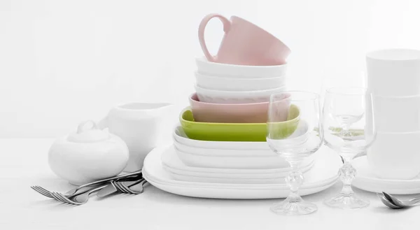 Pile of colourful square dishes and cups — Stock Photo, Image