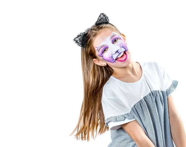 Meisje met gezicht schilderen als een tijger — Stockfoto