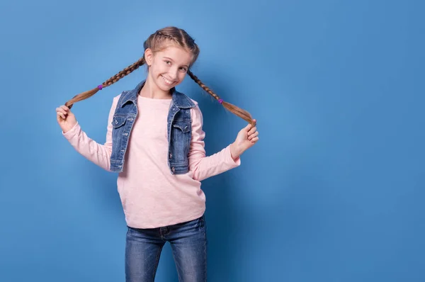 フランス三つ編み若い十代の少女 — ストック写真