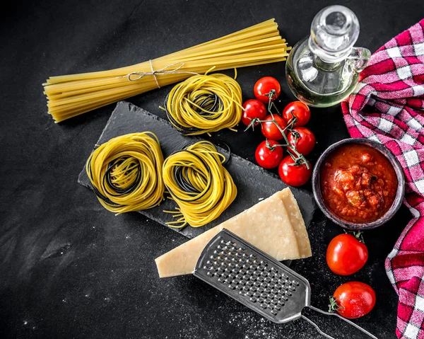 Composition of traditional Italian cuisine products — Stock Photo, Image