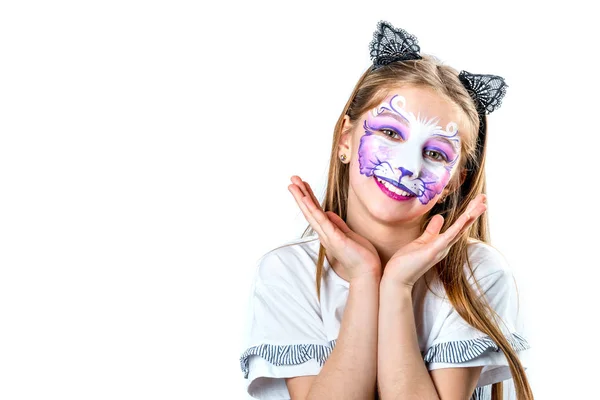 Portrait de jeune fille avec chat visage peinture — Photo