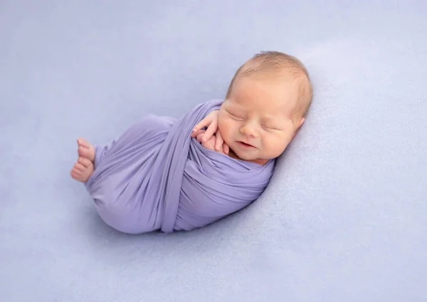Newborn wrapped in blanket — Stock Photo, Image