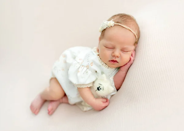 Sweet newborn hugging toy — ストック写真