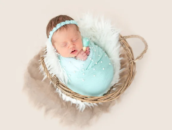Newborn lying in basket — Stock Photo, Image
