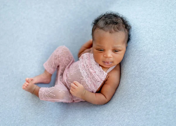 Menina bebê em terno agradável — Fotografia de Stock