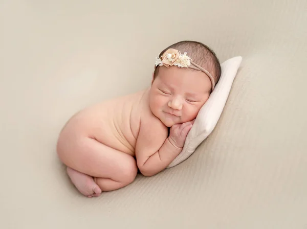 Naked innocent newborn — Stock Photo, Image