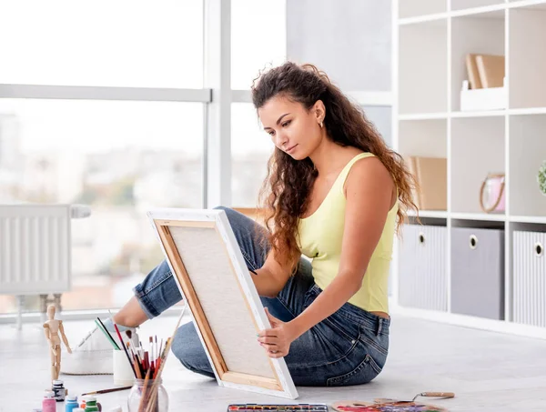Young girl artist making picture — Stock Photo, Image