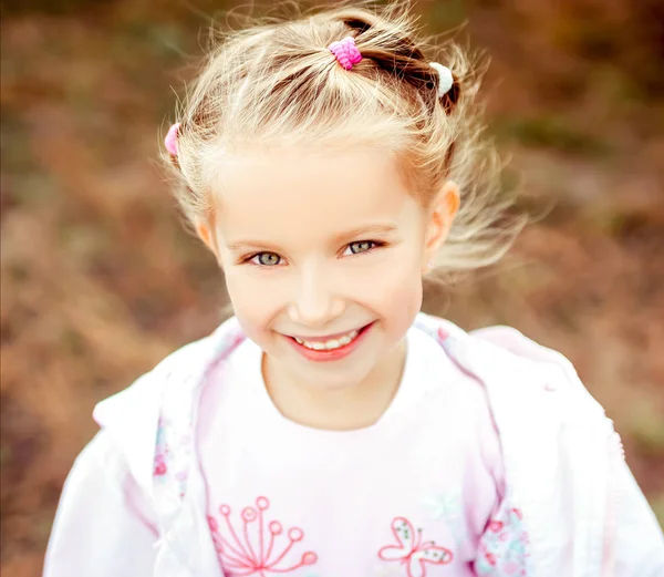 Bela liitle menina close-up — Fotografia de Stock