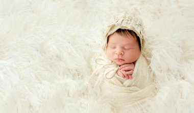 Yeni doğan bebek uyku